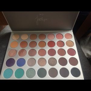 Jaclyn hill palette